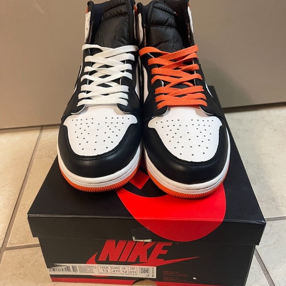 Jordan 1 Retro High Electro Orange - Picture 5 of 7